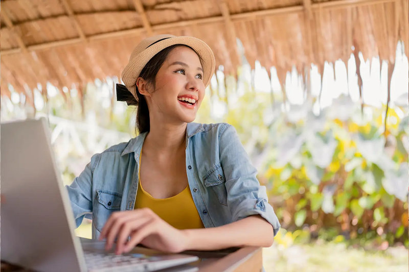 What Is a Digital Nomad and How They Work Remotely